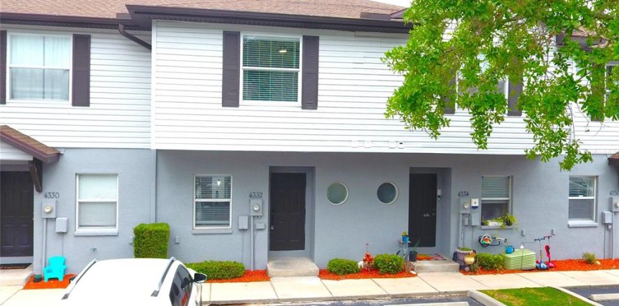 Townhouse in Tampa, Florida 3 bedrooms, 125.6 sq.m. № 1626725