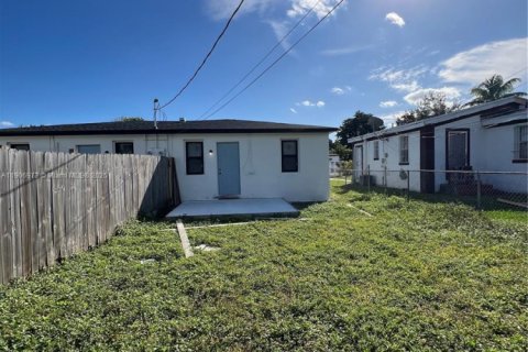 Снять в аренду виллу или дом в Майами, Флорида 2 спальни, 111.85м2, № 1963603 - фото 4