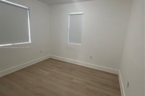 Снять в аренду виллу или дом в Майами, Флорида 2 спальни, 111.85м2, № 1963603 - фото 3