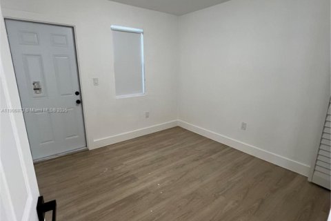 Снять в аренду виллу или дом в Майами, Флорида 2 спальни, 111.85м2, № 1963603 - фото 6