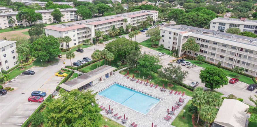 Condo in Coconut Creek, Florida, 2 bedrooms № 996181