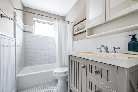 Casa en venta en Hollywood, Florida, 3 dormitorios, 186.18 m2 № 1852431 - foto 19