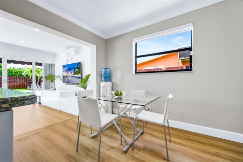 Casa en venta en Hollywood, Florida, 3 dormitorios, 186.18 m2 № 1852431 - foto 13