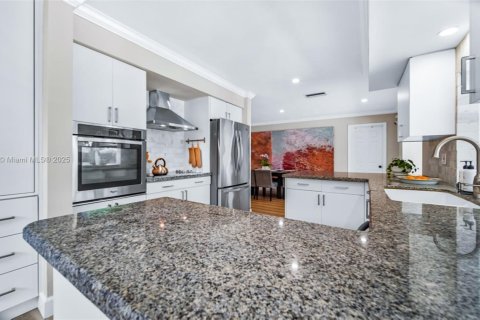 Casa en venta en Hollywood, Florida, 3 dormitorios, 186.18 m2 № 1852431 - foto 12