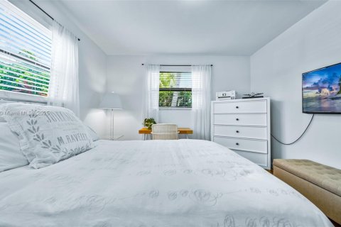 Casa en venta en Hollywood, Florida, 3 dormitorios, 186.18 m2 № 1852431 - foto 18
