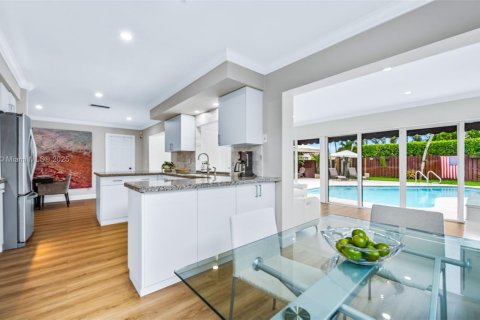 Casa en venta en Hollywood, Florida, 3 dormitorios, 186.18 m2 № 1852431 - foto 11