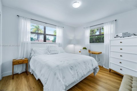 Casa en venta en Hollywood, Florida, 3 dormitorios, 186.18 m2 № 1852431 - foto 17