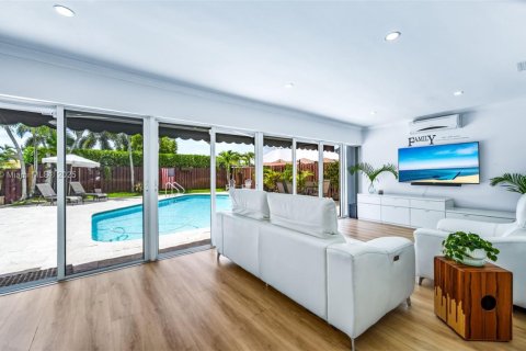 Casa en venta en Hollywood, Florida, 3 dormitorios, 186.18 m2 № 1852431 - foto 5