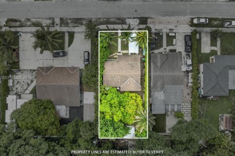 House in Miami, Florida 2 bedrooms, 102.56 sq.m. № 2290439 - photo 30