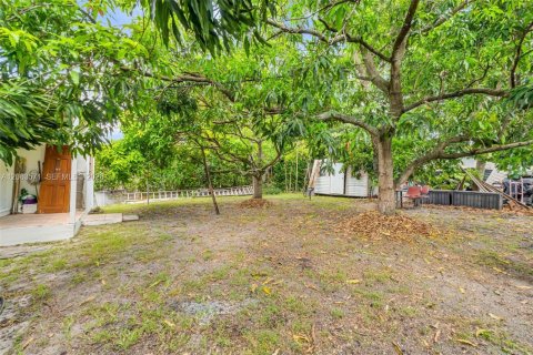 House in Miami, Florida 2 bedrooms, 102.56 sq.m. № 2290439 - photo 28