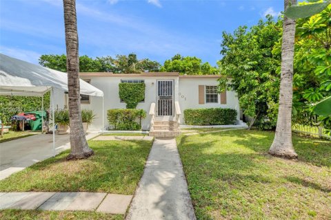 House in Miami, Florida 2 bedrooms, 102.56 sq.m. № 2290439 - photo 2
