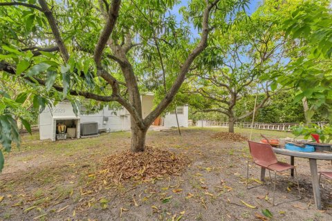 House in Miami, Florida 2 bedrooms, 102.56 sq.m. № 2290439 - photo 27