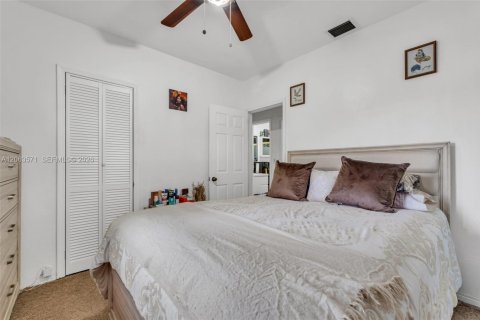 House in Miami, Florida 2 bedrooms, 102.56 sq.m. № 2290439 - photo 21