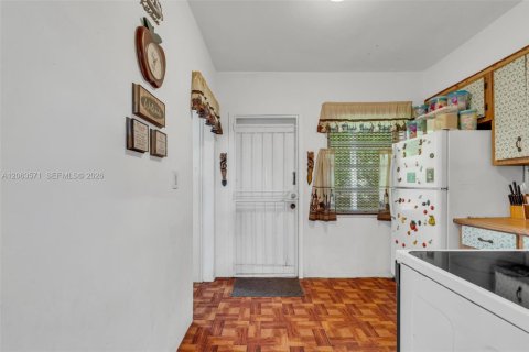 House in Miami, Florida 2 bedrooms, 102.56 sq.m. № 2290439 - photo 15