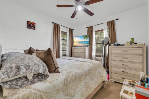 House in Miami, Florida 2 bedrooms, 102.56 sq.m. № 2290439 - photo 20