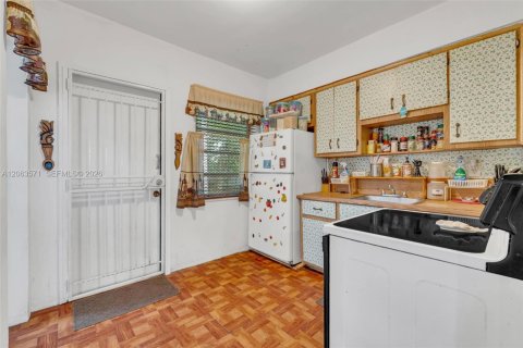 House in Miami, Florida 2 bedrooms, 102.56 sq.m. № 2290439 - photo 16