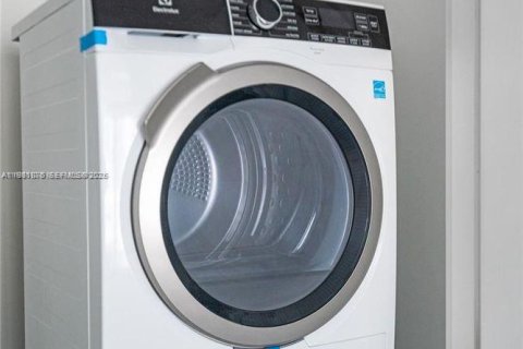 Copropriété à louer à Miami, Floride: 1 chambre, 63.17 m2 № 2043034 - photo 12