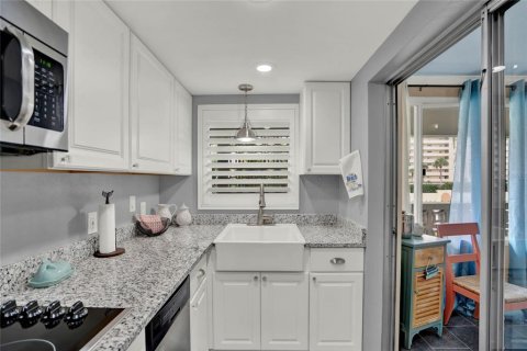 Condo in Saint Petersburg, Florida, 1 bedroom  № 1554884 - photo 25