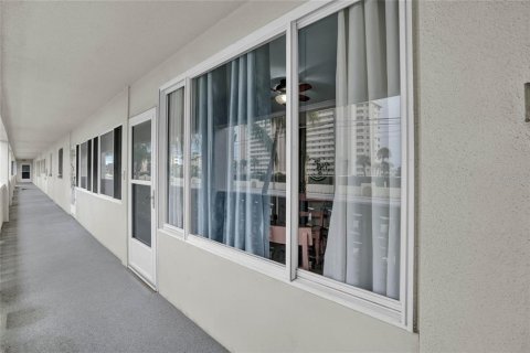 Condo in Saint Petersburg, Florida, 1 bedroom  № 1554884 - photo 7