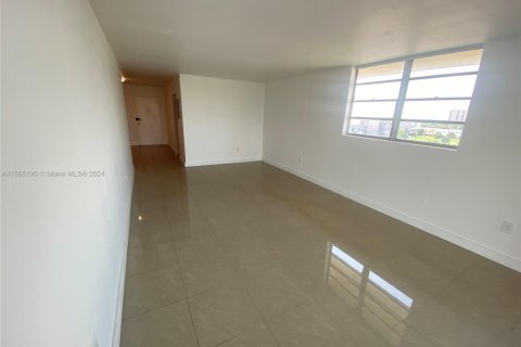 Condominio en venta en North Miami, Florida, 1 dormitorio, 81.57 m2 № 1867608 - foto 15