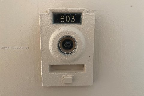 Condominio en venta en North Miami, Florida, 1 dormitorio, 81.57 m2 № 1867608 - foto 1