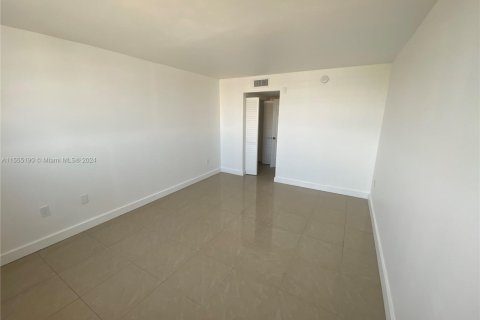 Condominio en venta en North Miami, Florida, 1 dormitorio, 81.57 m2 № 1867608 - foto 9