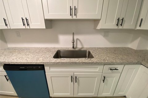 Condominio en venta en North Miami, Florida, 1 dormitorio, 81.57 m2 № 1867608 - foto 28