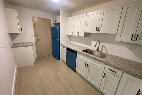 Condominio en venta en North Miami, Florida, 1 dormitorio, 81.57 m2 № 1867608 - foto 25