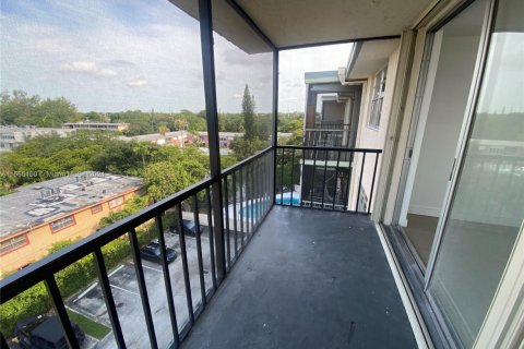 Condominio en venta en North Miami, Florida, 1 dormitorio, 81.57 m2 № 1867608 - foto 17