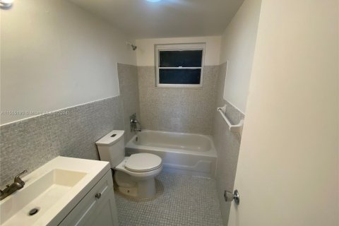 Condominio en venta en North Miami, Florida, 1 dormitorio, 81.57 m2 № 1867608 - foto 14