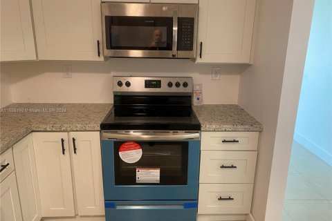 Condominio en venta en North Miami, Florida, 1 dormitorio, 81.57 m2 № 1867608 - foto 29