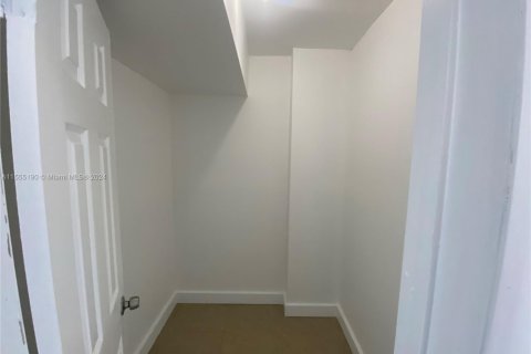 Condominio en venta en North Miami, Florida, 1 dormitorio, 81.57 m2 № 1867608 - foto 7