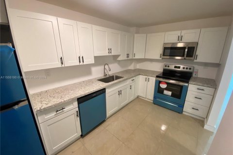 Condominio en venta en North Miami, Florida, 1 dormitorio, 81.57 m2 № 1867608 - foto 21