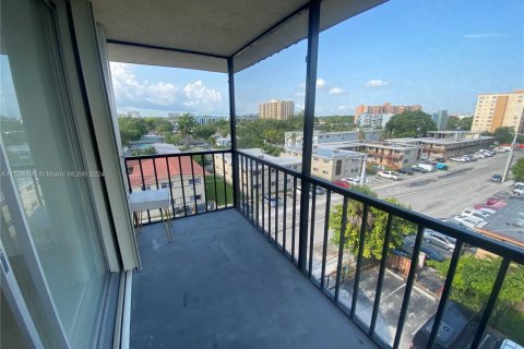 Condominio en venta en North Miami, Florida, 1 dormitorio, 81.57 m2 № 1867608 - foto 16