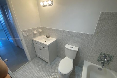 Condominio en venta en North Miami, Florida, 1 dormitorio, 81.57 m2 № 1867608 - foto 13
