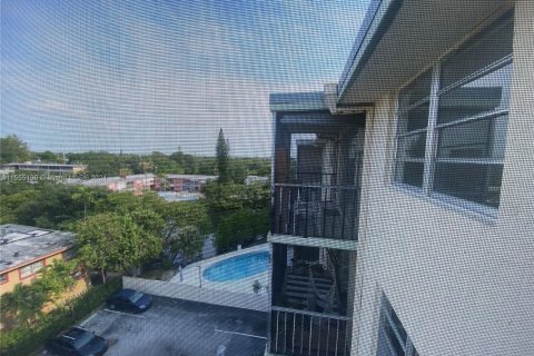 Condominio en venta en North Miami, Florida, 1 dormitorio, 81.57 m2 № 1867608 - foto 18