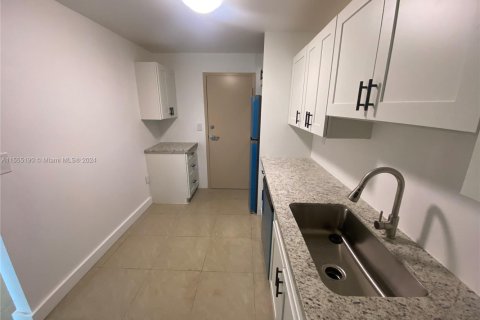Condominio en venta en North Miami, Florida, 1 dormitorio, 81.57 m2 № 1867608 - foto 26