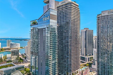 Condo in Miami, Florida, 2 bedrooms № 1989527 - photo 26