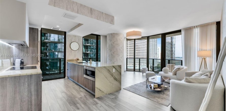 Condo in Miami, Florida, 2 bedrooms № 1989527