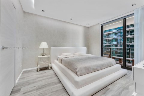 Condo in Miami, Florida, 2 bedrooms № 1989527 - photo 15