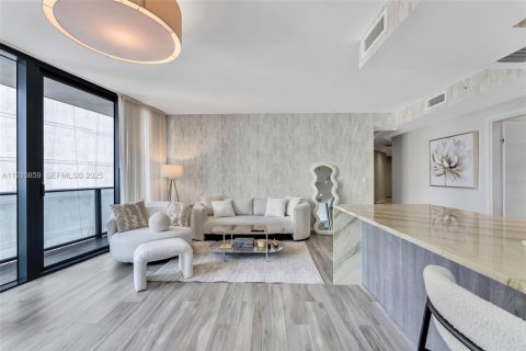 Condo in Miami, Florida, 2 bedrooms № 1989527 - photo 5