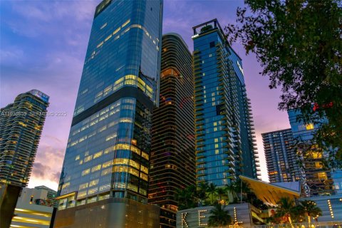 Condo in Miami, Florida, 2 bedrooms № 1989527 - photo 27