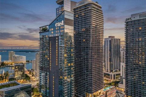 Condo in Miami, Florida, 2 bedrooms № 1989527 - photo 25