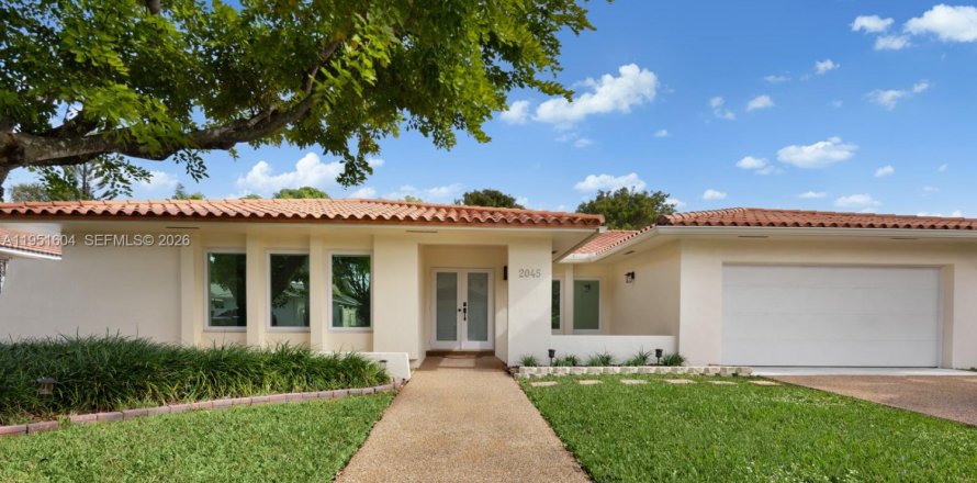 Дом в Майами, Флорида 4 спальни, 251.77м2 № 2006049