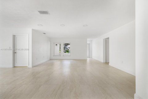 Снять в аренду виллу или дом в Майами, Флорида 4 спальни, 251.77м2, № 2006049 - фото 7