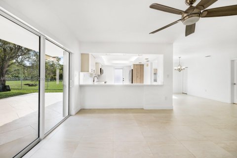 Снять в аренду виллу или дом в Майами, Флорида 4 спальни, 251.77м2, № 2006049 - фото 8