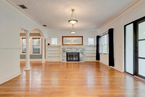 House in Miami, Florida 4 bedrooms, 267.28 sq.m. № 1920183 - photo 4