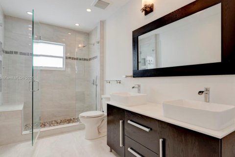 House in Miami, Florida 4 bedrooms, 267.28 sq.m. № 1920183 - photo 25