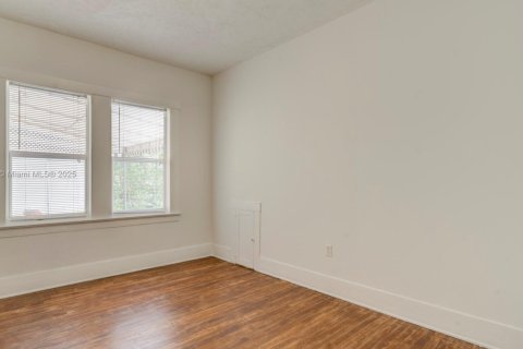 House in Miami, Florida 4 bedrooms, 267.28 sq.m. № 1920183 - photo 23