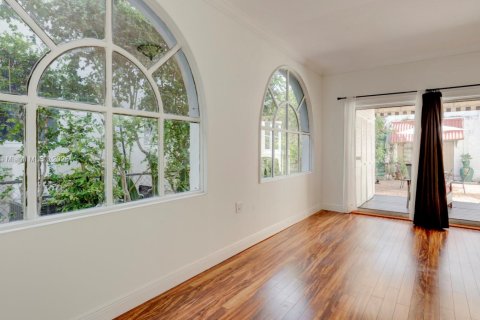 House in Miami, Florida 4 bedrooms, 267.28 sq.m. № 1920183 - photo 20